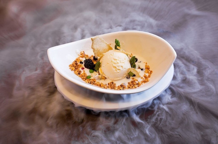 Imagen del bar/restaurante del Hotel HOTEL VILLA CEUTI. Foto 9