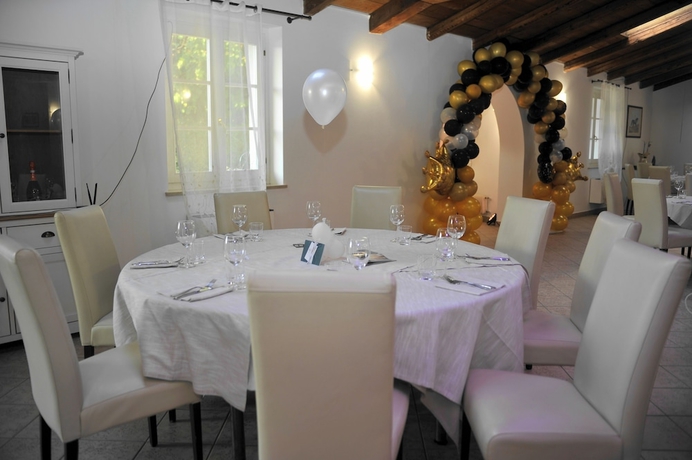 Imagen del bar/restaurante del Hotel HOTEL VILLA MABULTON 2.0. Foto 3