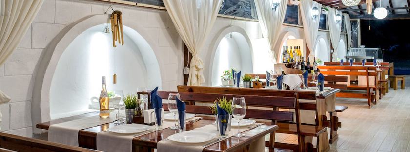 Imagen del bar/restaurante del Hotel HOTEL Yanis. Foto 8