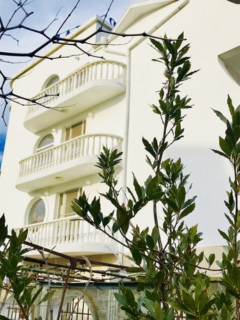 Imagen general del Hotel HOTEL Yanis. Foto 4