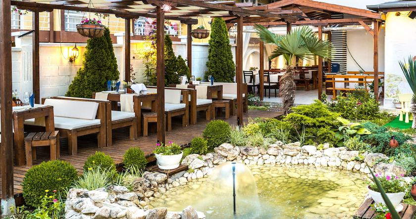 Imagen del bar/restaurante del Hotel HOTEL Yanis. Foto 9