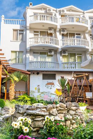 Imagen general del Hotel HOTEL Yanis. Foto 1