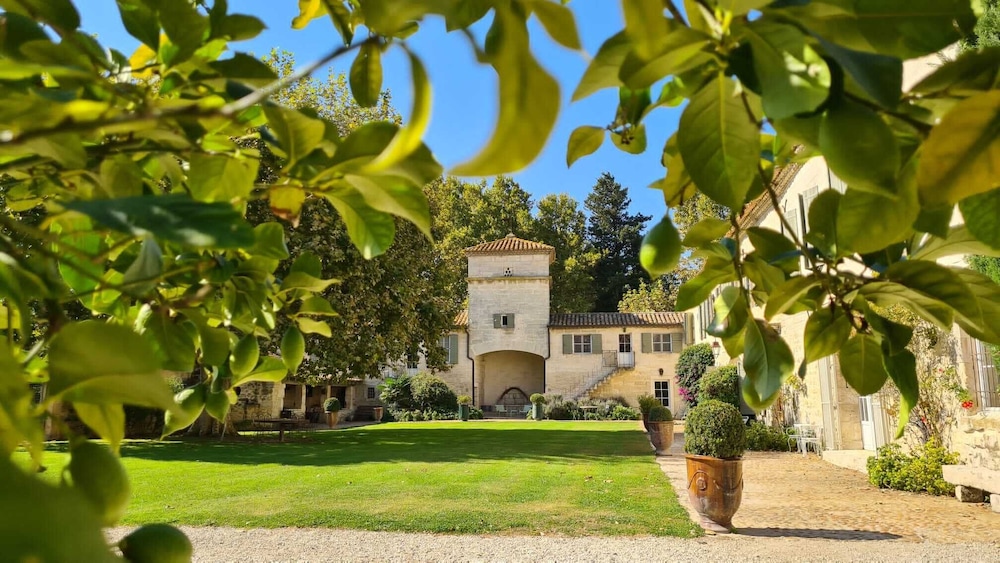 Imagen general del Hotel HOTEL et APPARTEMENTS DOMAINE DES CLOS - Teritoria. Foto 1