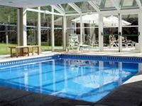 Imagen de la piscina del Hotel HOWARD JOHNSON HOTEL AND CASINO RIO CEBALLOS. Foto 14