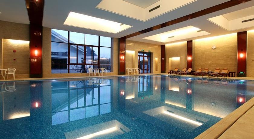 Imagen de la piscina del Hotel HOWARD JOHNSON JINGSI GARDEN. Foto 4