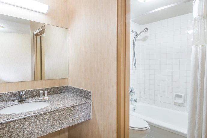 Imagen de la habitación del Hotel HOWARD JOHNSON - KITCHENER CONESTOGA. Foto 5