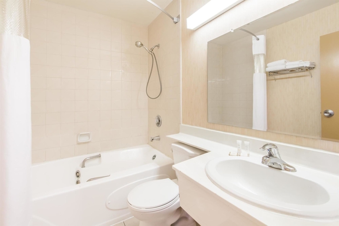 Imagen de la habitación del Hotel HOWARD JOHNSON - KITCHENER CONESTOGA. Foto 7