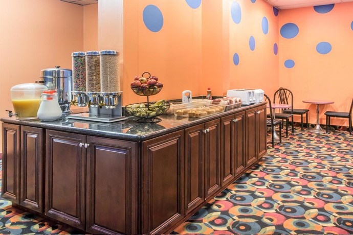 Imagen del bar/restaurante del Hotel HOWARD JOHNSON - KITCHENER CONESTOGA. Foto 3