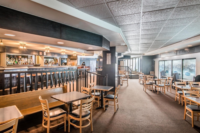 Imagen del bar/restaurante del Hotel HOWARD JOHNSON - KITCHENER CONESTOGA. Foto 4