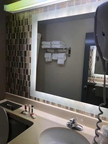 Imagen de la habitación del Hotel HOWARD JOHNSON NORTH BERGEN. Foto 4