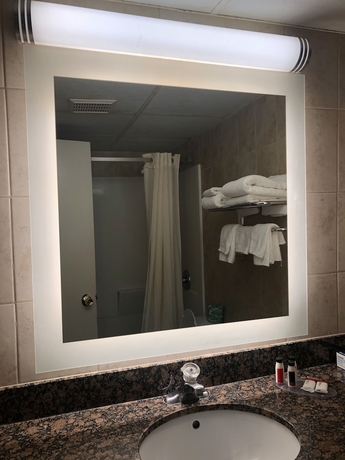 Imagen de la habitación del Hotel HOWARD JOHNSON NORTH BERGEN. Foto 5