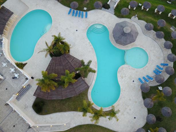 Imagen de los exteriores del Hotel HOWARD JOHNSON RESORT - SPA -. Foto 4