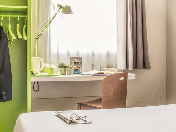 Imagen de la habitación del Hotel H&Ocirc;TEL CAMPANILE PRIME - SURESNES - LA DEFENSE. Foto 2
