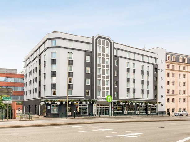 Imagen general del Hotel HÔTEL CAMPANILE PRIME - SURESNES - LA DEFENSE. Foto 1
