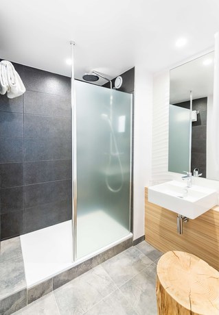 Imagen de la habitación del Hotel H&Ocirc;TEL CAMPANILE PRIME - SURESNES - LA DEFENSE. Foto 12