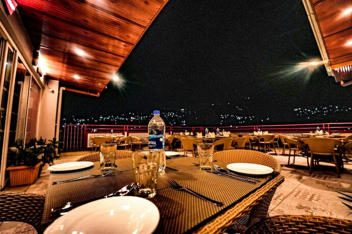 Imagen general del Hotel HOtel Square One by D\'Polo Dharamshala. Foto 3