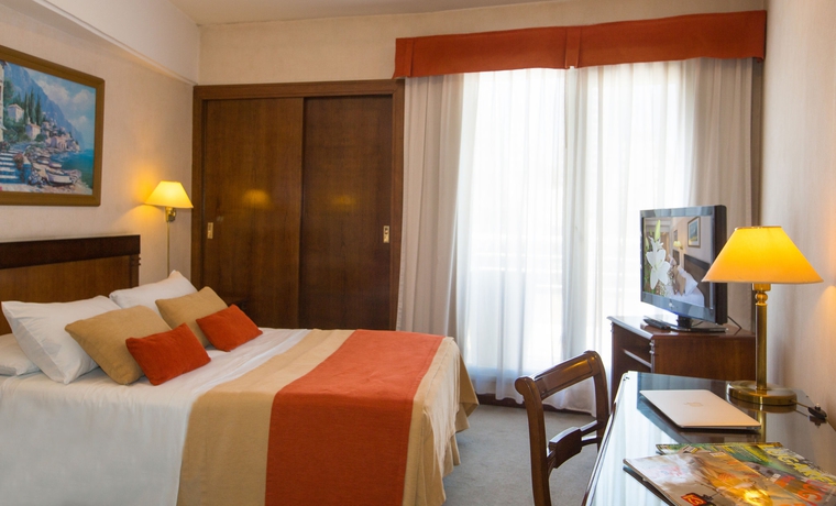 Imagen de la habitación del Hotel HR Plaza Luxor. Foto 4