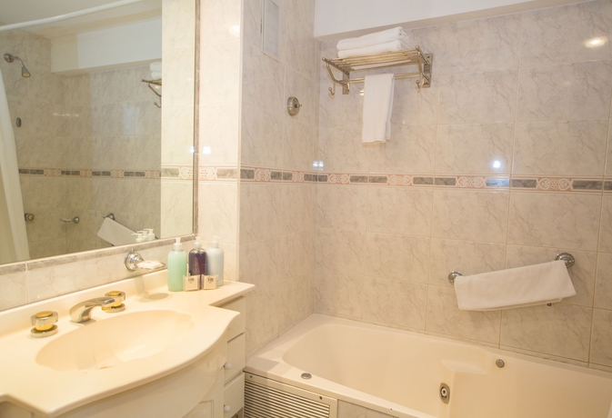 Imagen de la habitación del Hotel HR Plaza Luxor. Foto 5