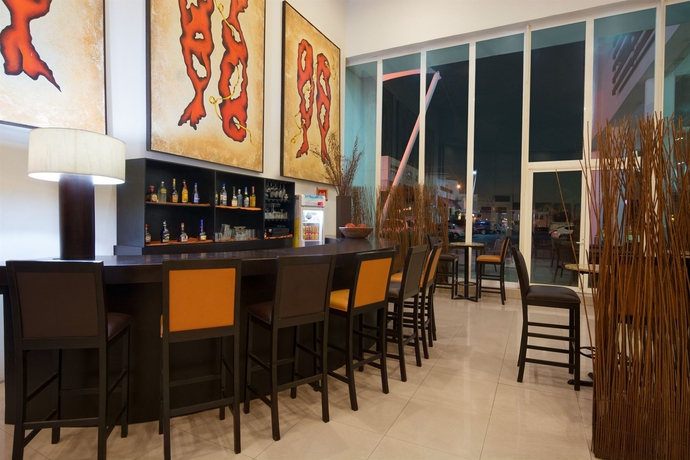 Imagen del bar/restaurante del Hotel HS HOTSSON Smart Le&oacute;n Centro Max. Foto 3
