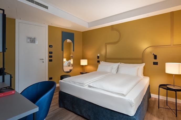 Imagen de la habitación del Hotel HT Trieste. Foto 17