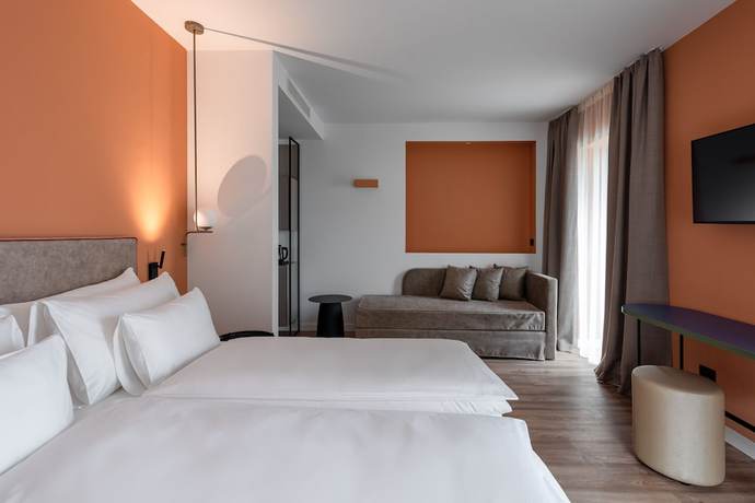 Imagen de la habitación del Hotel HT Trieste. Foto 18