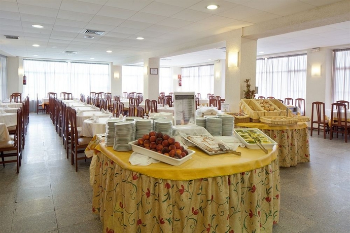 Imagen del bar/restaurante del Hotel HTOP Alexis. Foto 3