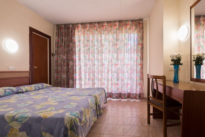 Imagen de la habitación del Hotel HTOP Alexis. Foto 5