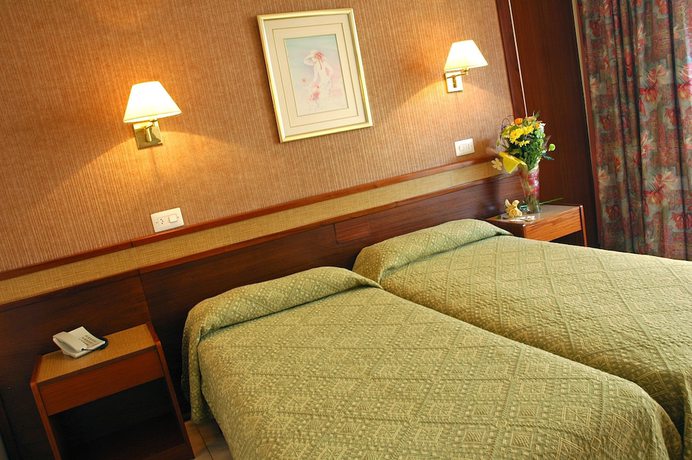 Imagen de la habitación del Hotel HTOP Alexis. Foto 6