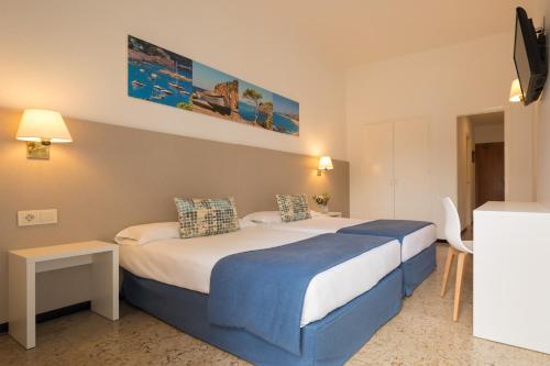 Imagen de la habitación del Hotel HTop Caleta Palace. Foto 10