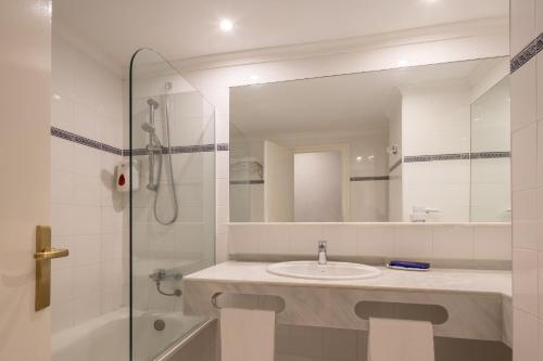 Imagen de la habitación del Hotel HTop Caleta Palace. Foto 11