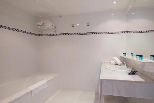 Imagen de la habitación del Hotel HTop Caleta Palace. Foto 12