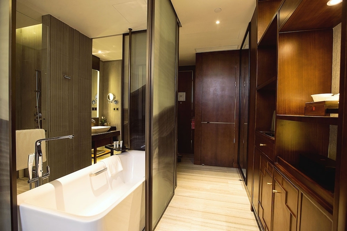 Imagen de la habitación del Hotel HUALUXE Wuxi Taihu. Foto 11