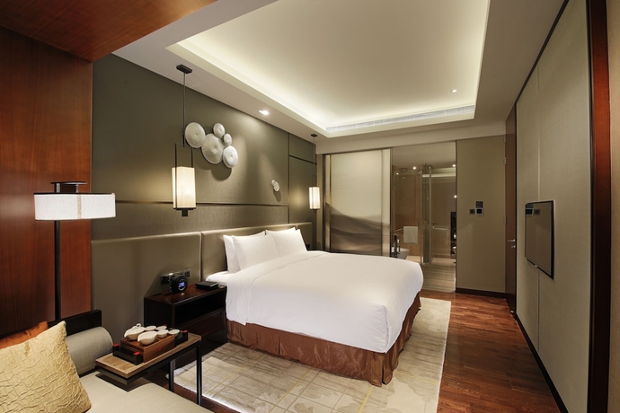 Imagen de la habitación del Hotel HUALUXE Wuxi Taihu. Foto 15