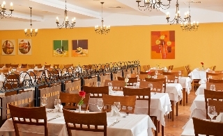 Imagen del bar/restaurante del Hotel HVD Clubhotel Miramar. Foto 2