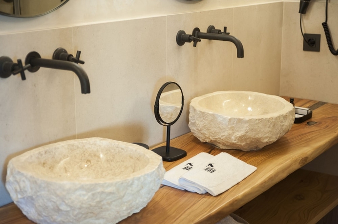 Imagen de la habitación del Hotel H&aacute;bitat Cigue&ntilde;a Negra. Foto 9