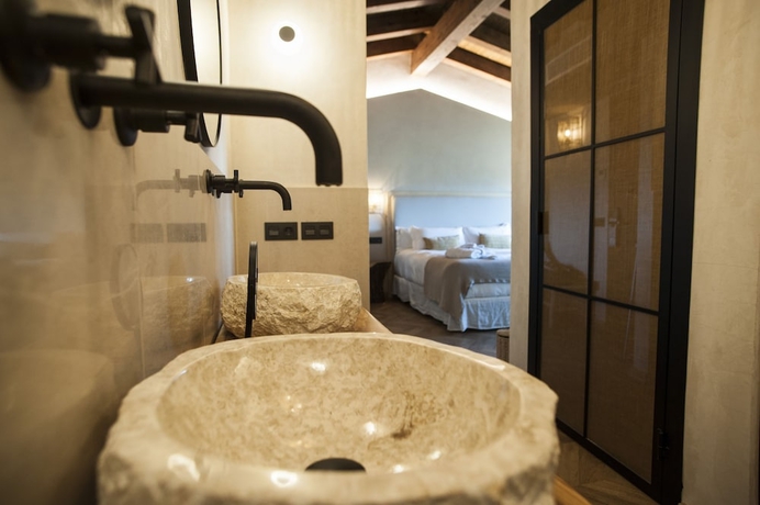 Imagen de la habitación del Hotel H&aacute;bitat Cigue&ntilde;a Negra. Foto 14