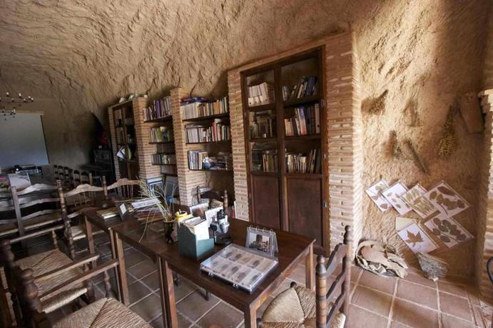 Imagen de los interiores del Hotel Hábitat Troglodita Almagruz. Foto 8