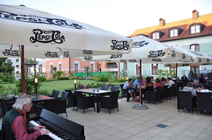 Imagen del bar/restaurante del Hotel Három Gúnár. Foto 15