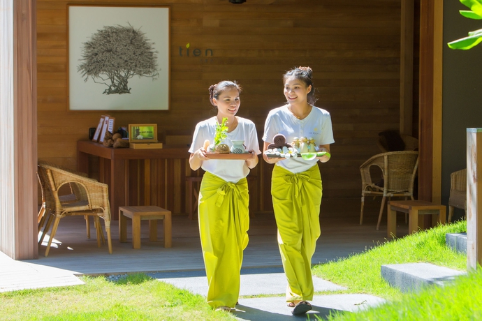 Imagen de la piscina del Hotel Haadtien Beach Resort. Foto 14