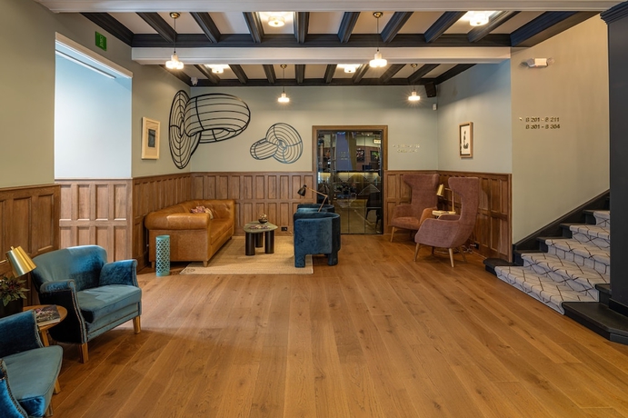 Imagen de los interiores del Hotel Hab. Foto 19