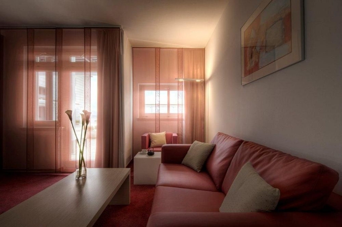 Imagen de los interiores del Hotel Habakuk. Foto 7