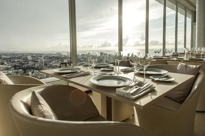 Imagen de los interiores del Hotel Habana Libre. Foto 6