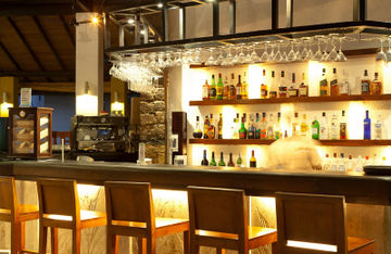 Imagen del bar/restaurante del Hotel Habarana Village By Cinnamon. Foto 2