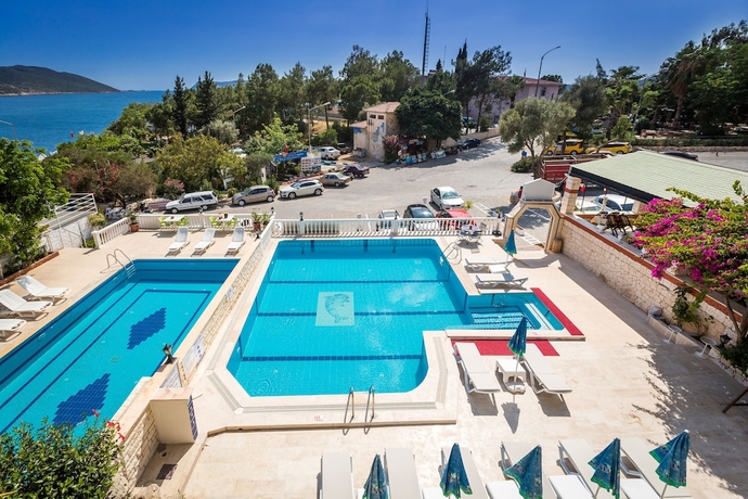 Imagen de la piscina del Hotel Habesos. Foto 19