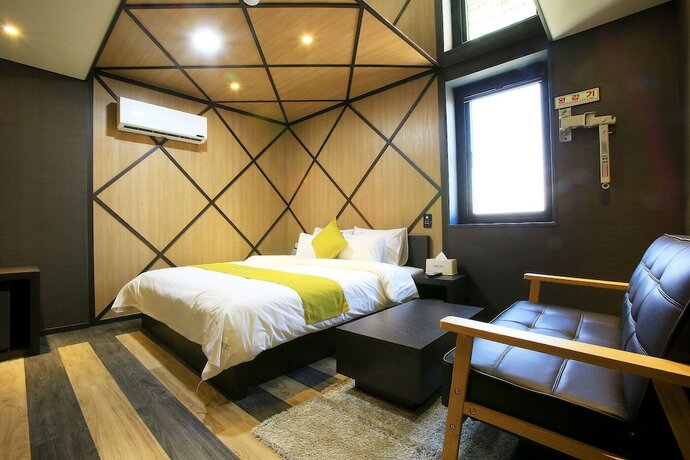 Imagen de la habitación del Hotel Habibi. Foto 13