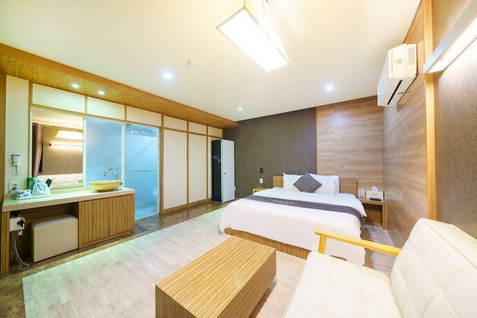 Imagen de la habitación del Hotel Habibi. Foto 16