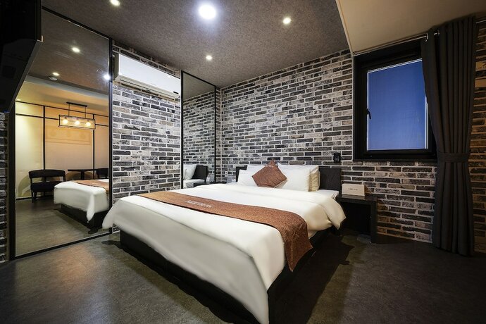 Imagen de la habitación del Hotel Habibi. Foto 22