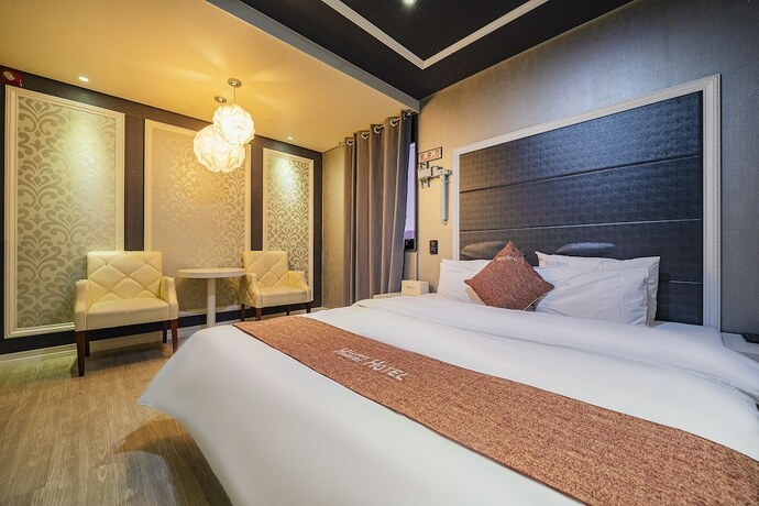 Imagen de la habitación del Hotel Habibi. Foto 24