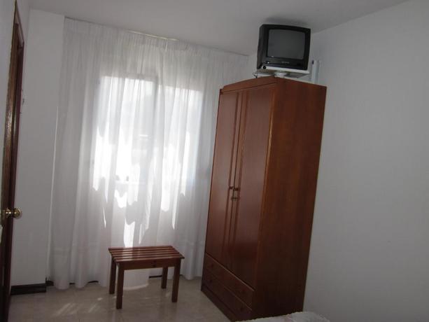 Imagen general del Hotel Habitaciones L&oacute;pez Azcona. Foto 11