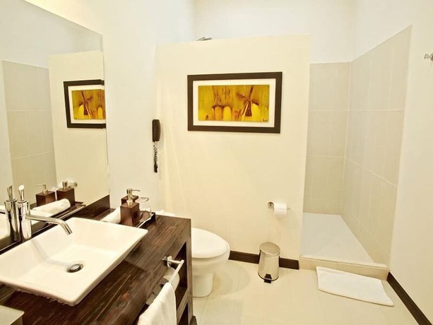 Imagen de la habitación del Hotel Habitat Suites. Foto 5